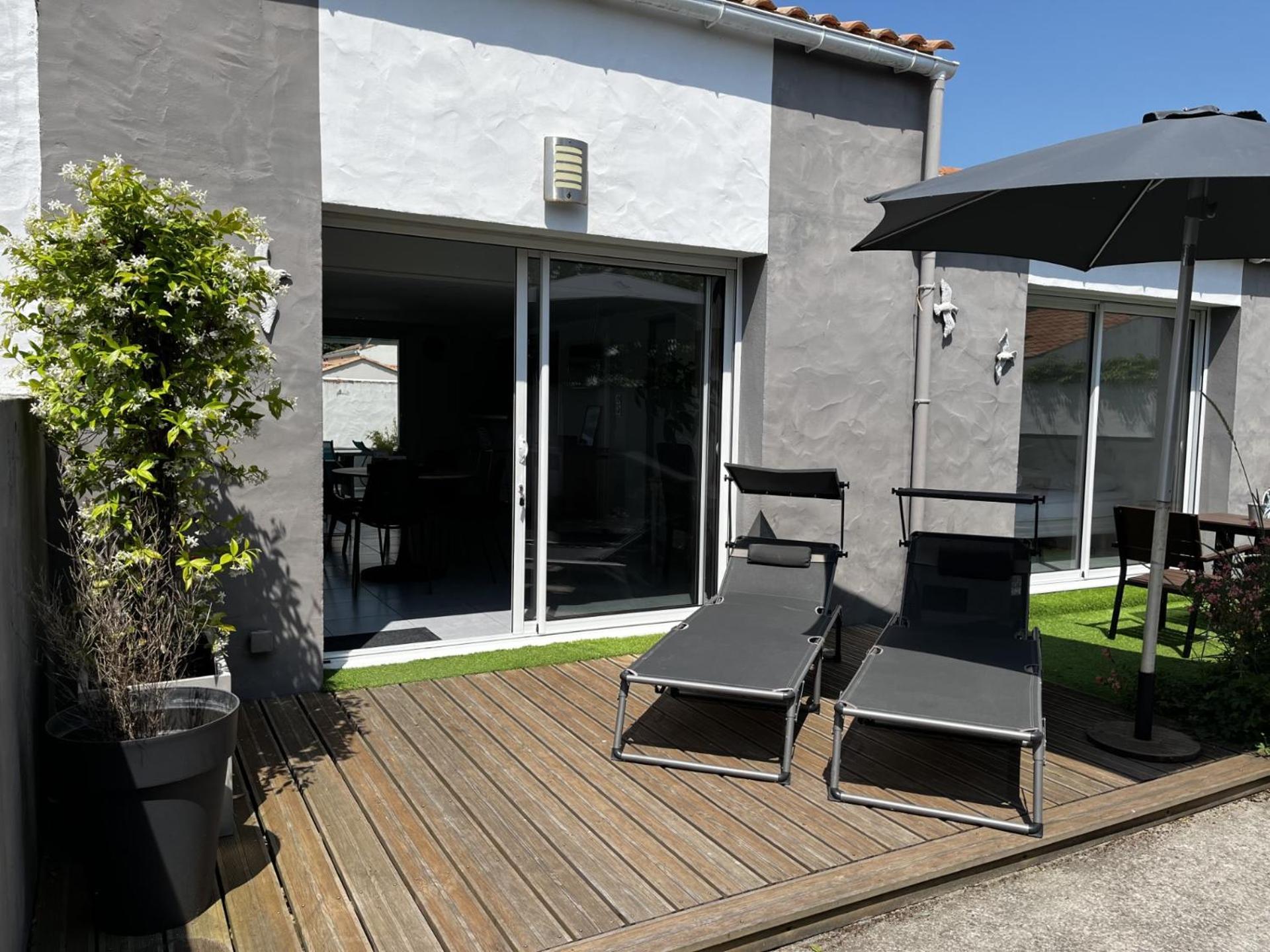 La Tranquilite Bleue - Maison Avec Parking Cloture レ・サ​​ーブル・ドロンヌ エクステリア 写真
